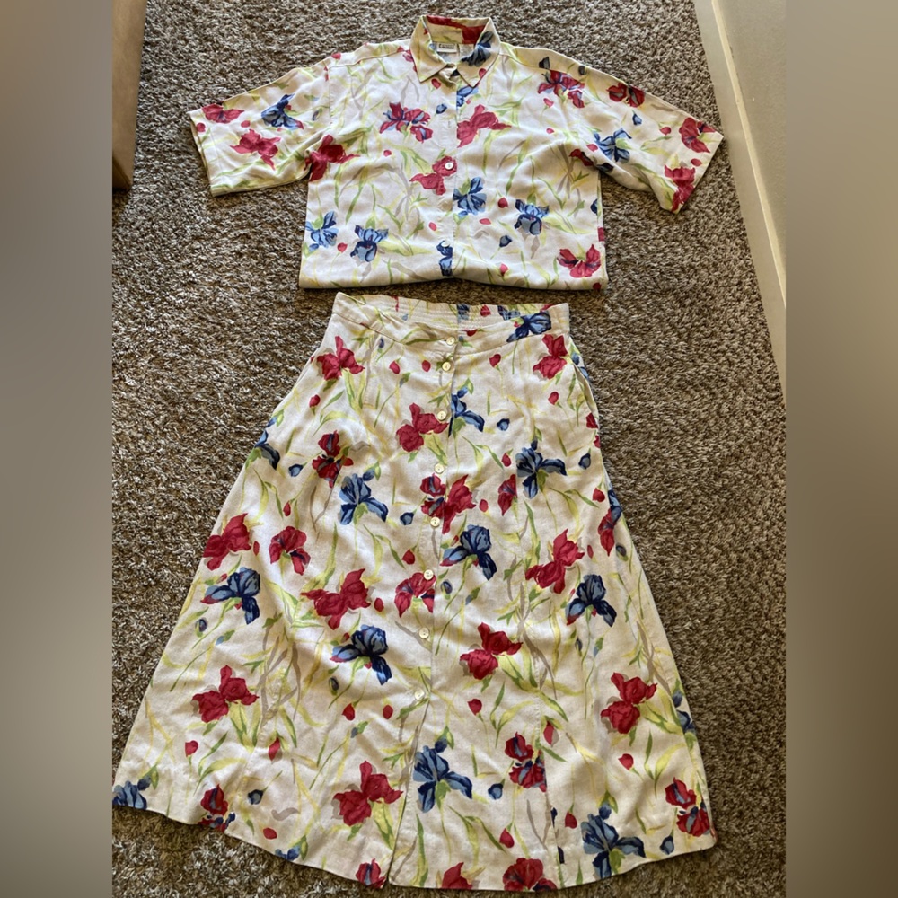 Vintage floral set skirt and button down shirt sleeve blouse